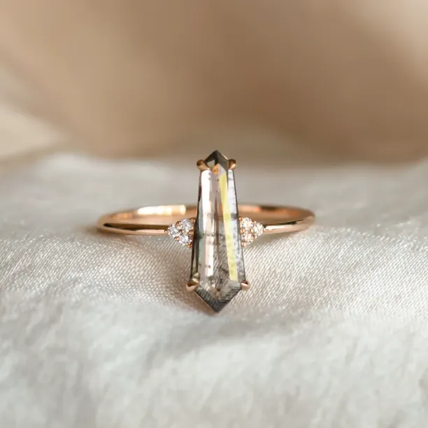 Ring with lab-grown salt and pepper diamond and classic diamonds GOTH Image