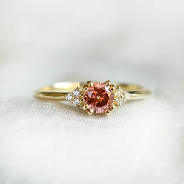 Gold ring with pink lab grown diamond and natural diamonds MONNYX Image
