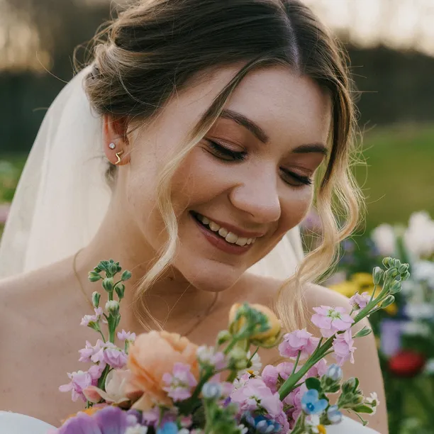 Minimalist gold earrings waves MIGNON Image