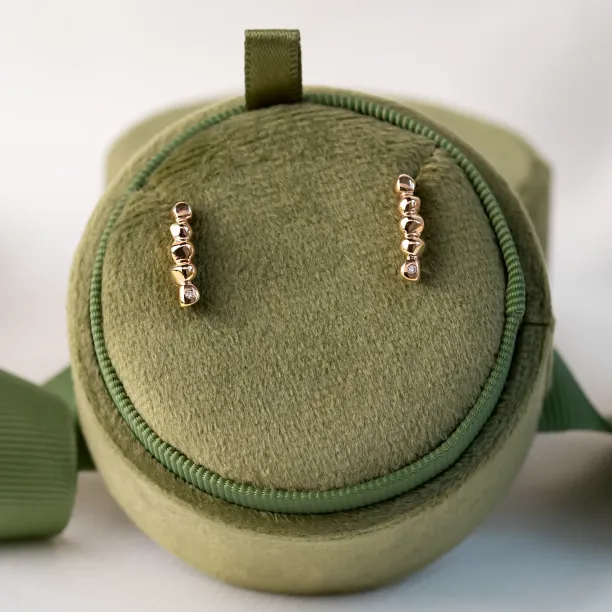 Minimalist gold diamond earrings CHANTAL Image