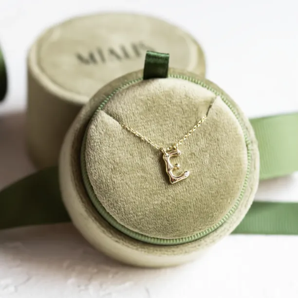 Gold letter pendant with diamond JEAN Image