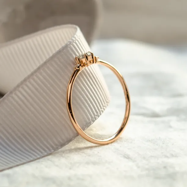 Minimalist salt and pepper and classic diamond ring FRANCO Image