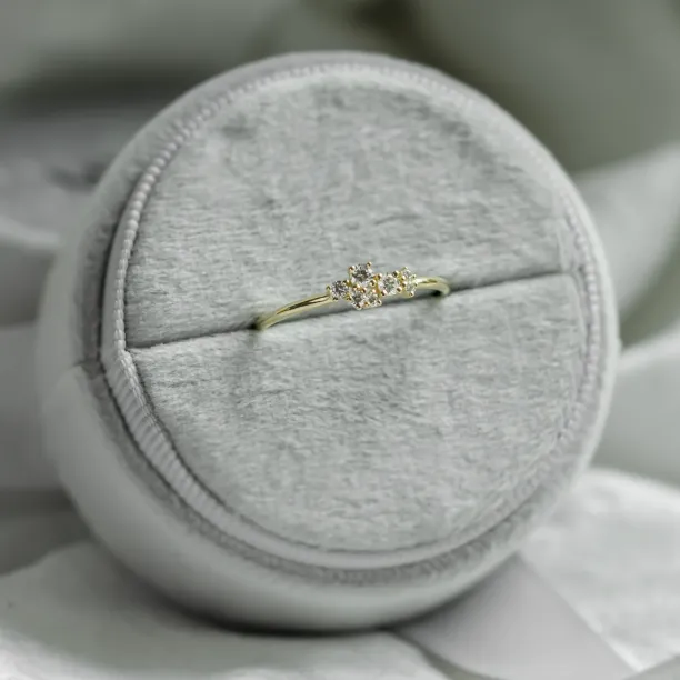 Gold cluster ring with diamonds VENICE Image