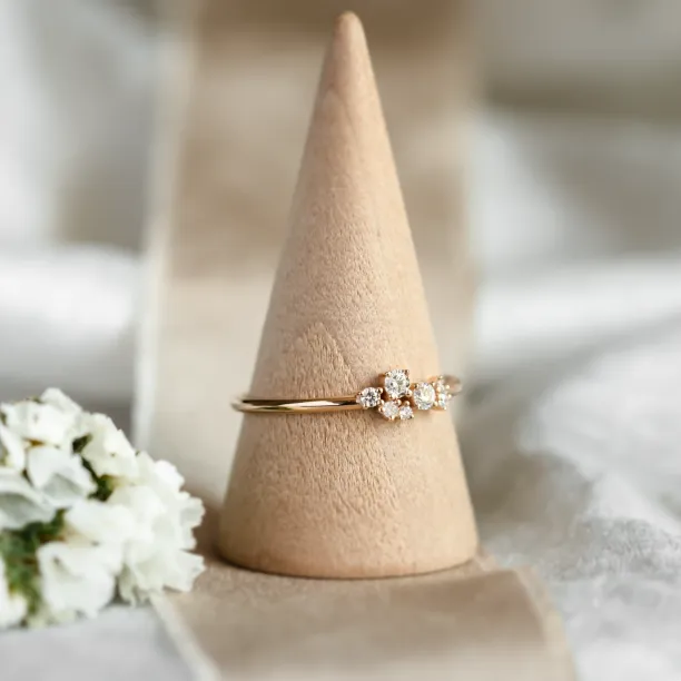 Gold cluster ring with diamonds VENICE Image