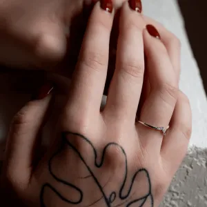 Minimalist curved diamond wedding ring UMA Thumbnail