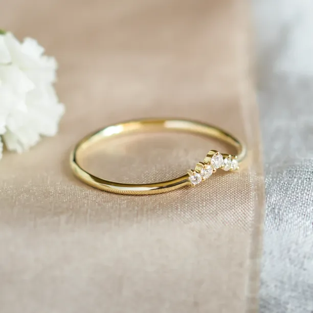 Minimalist curved diamond wedding ring UMA Image