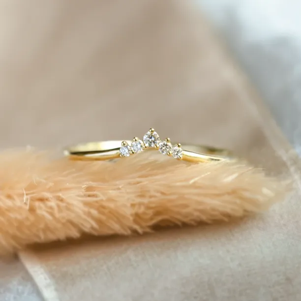 Minimalist curved diamond wedding ring UMA Image