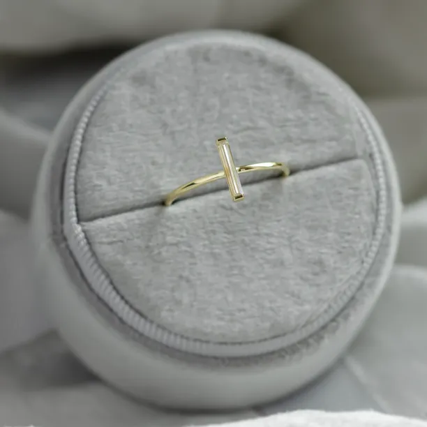 Minimalist moissanite ring PERCY Image