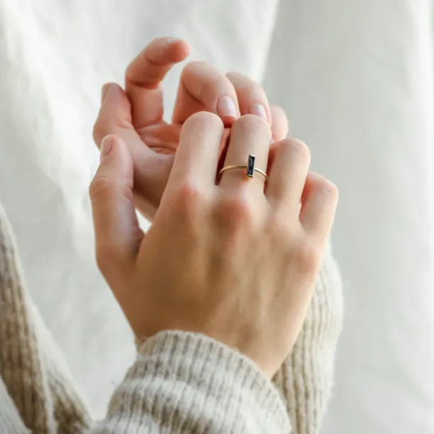 Gold ring with blue lab grown sapphire AZUL Image