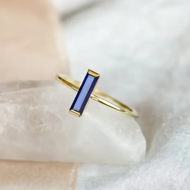Gold ring with blue lab grown sapphire AZUL Image