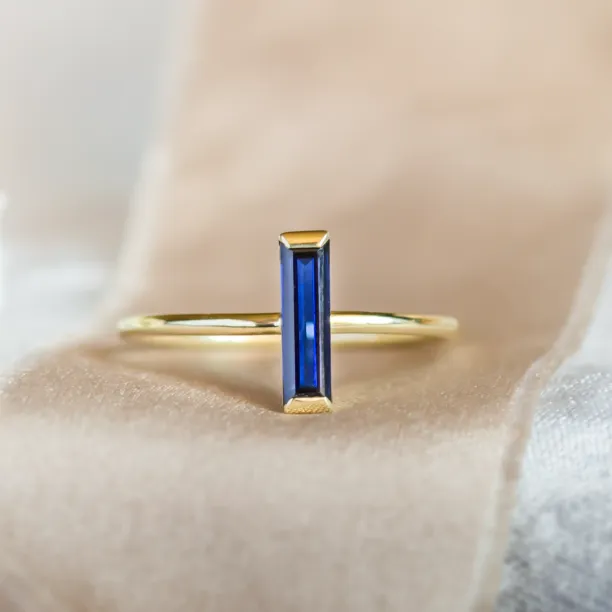 Gold ring with blue lab grown sapphire AZUL Image