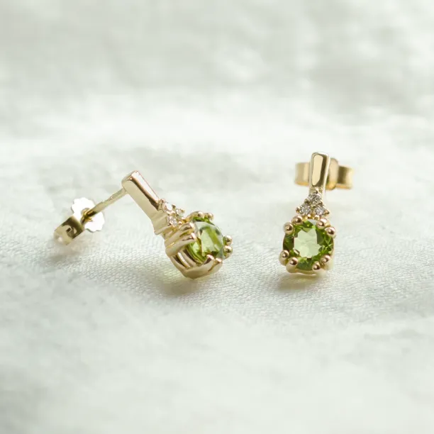 Peridot and diamond gold earrings VERDE Image