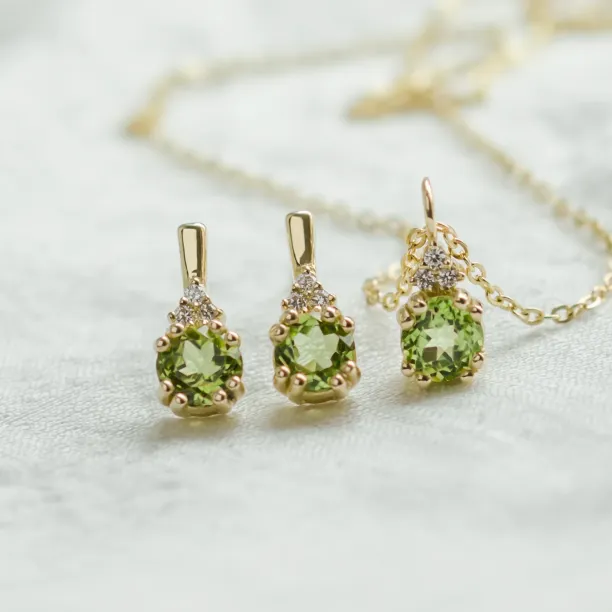 Peridot and diamond gold earrings VERDE Image