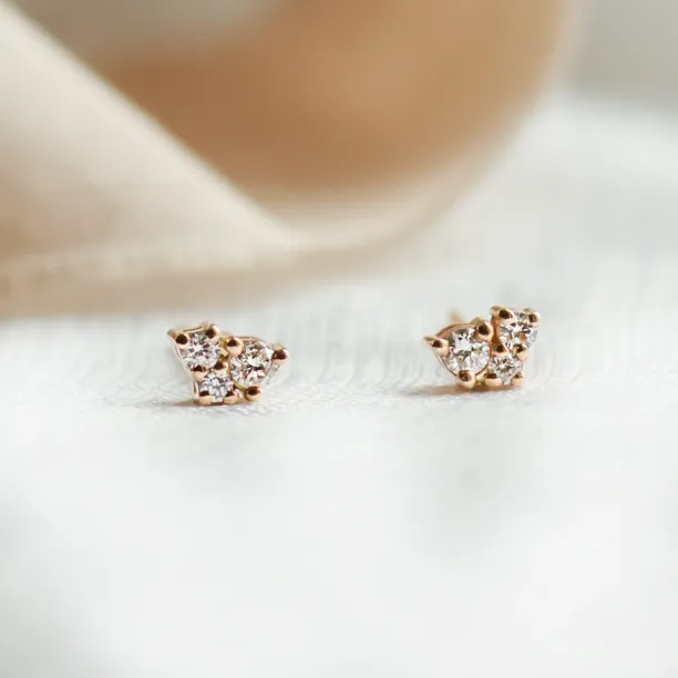 Minimalist gold cluster earrings with diamonds TAYLA Image
