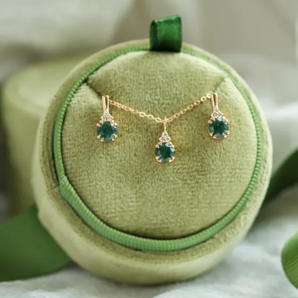 Moss agate and diamond jewellery set TALIA Image