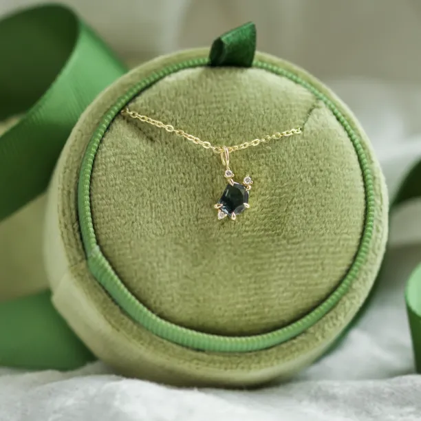 Gold pendant with asymmetrical sapphires and diamonds TRIX Image