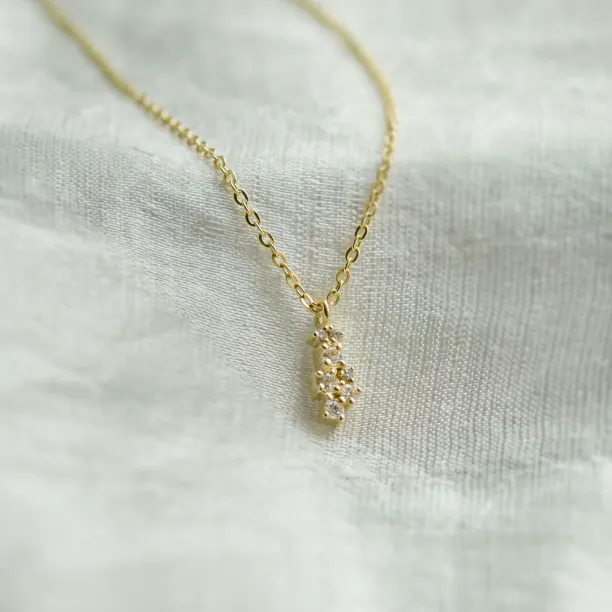 Diamond cluster pendant ELLE Image