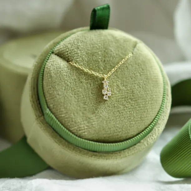 Diamond cluster pendant ELLE Image