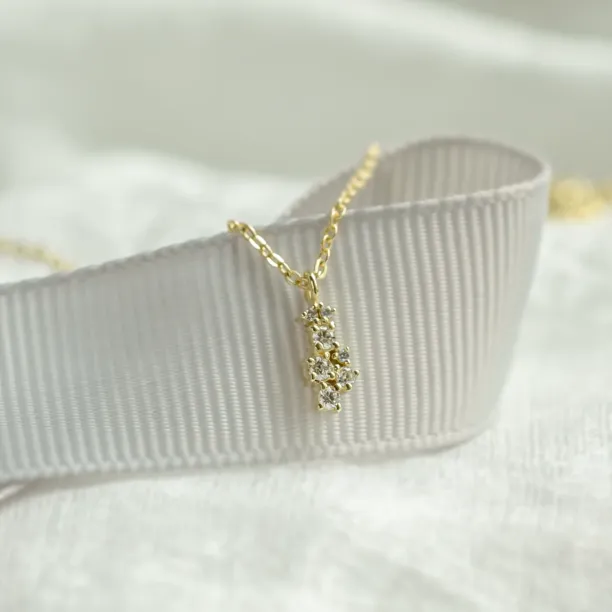 Diamond cluster pendant ELLE Image