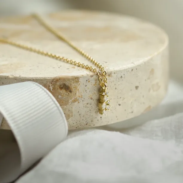 Diamond cluster pendant ELLE Image