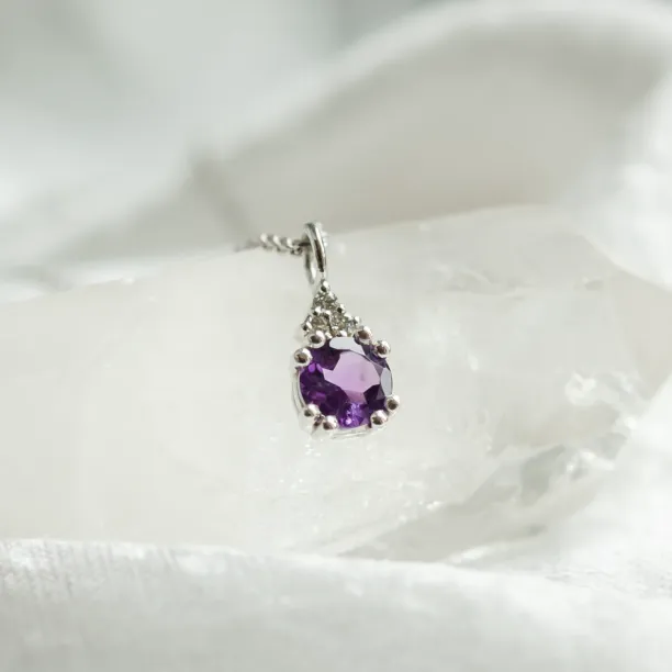 Gold amethyst and diamond pendant LILA Image