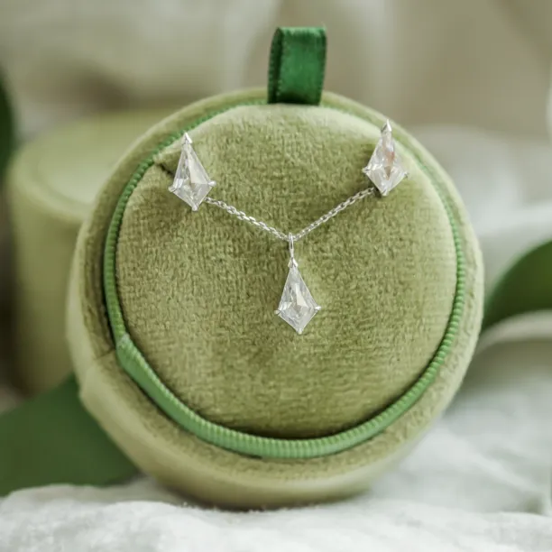 Kite moissanite jewellery set DEVON Image