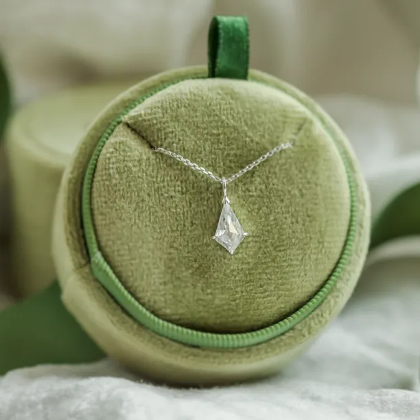 Gold kite moissanite pendant DIONA Image