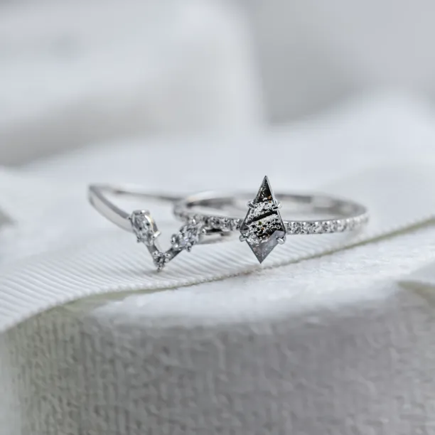 Gold curved ring with diamonds HELGA Image