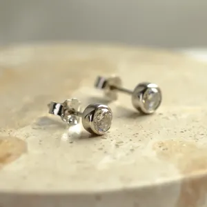 Gold earrings with lab-grown diamonds in bezel style BRESCIA Thumbnail