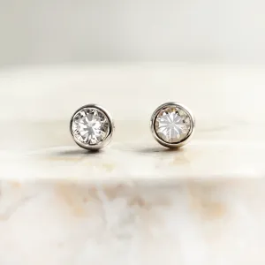 Gold earrings with lab-grown diamonds in bezel style BRESCIA
