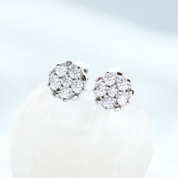 Classic gold lab-grown diamond earrings GERA Image