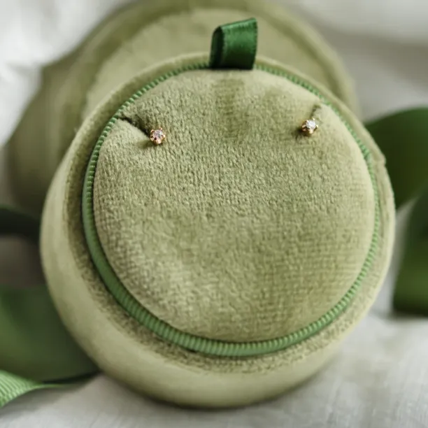 Minimalist earrings with lab-grown diamonds ALINE Image