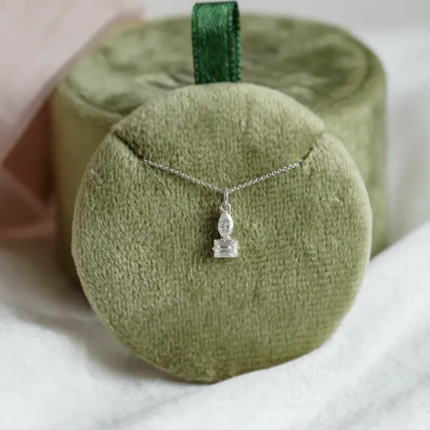 Minimalist necklace with lab-grown diamonds LEONE Image