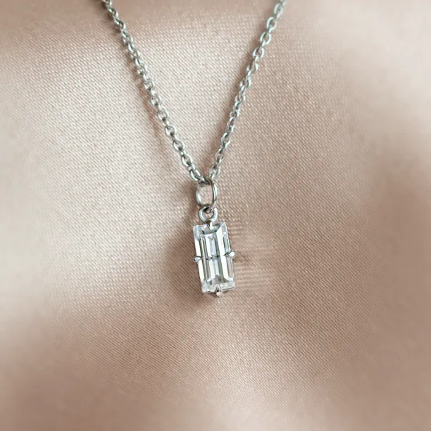Gold pendant with baguette lab-grown diamond BEBE Image