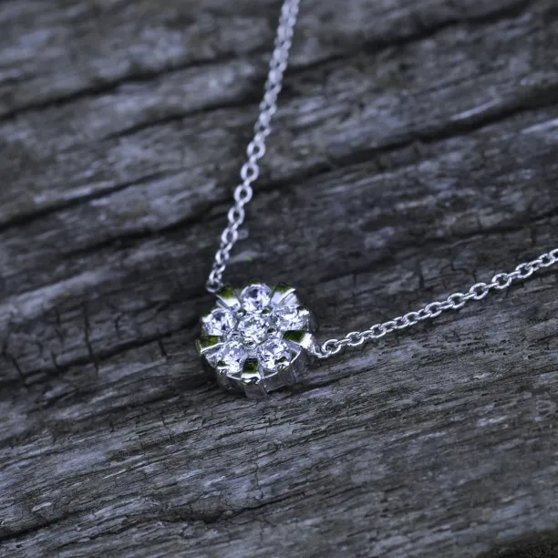 Golden amulet-pendant with lab-grown diamonds ASYL Image