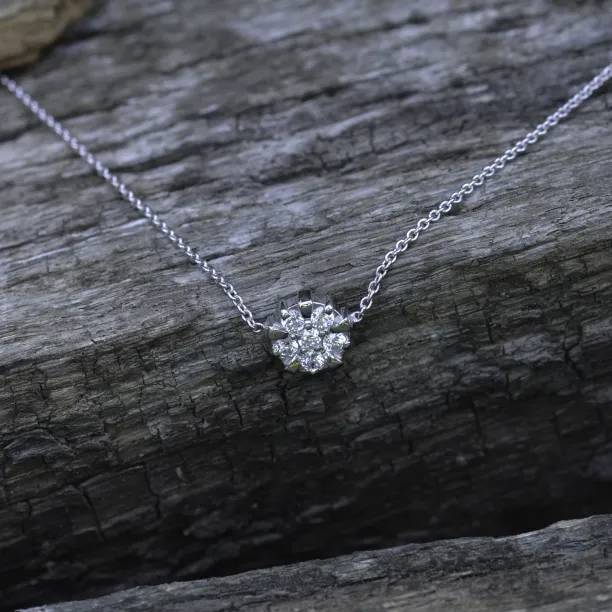 Golden amulet-pendant with lab-grown diamonds ASYL Image