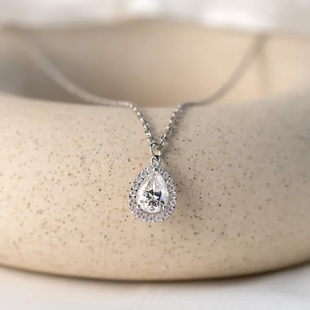 Gold halo pendant with lab-grown diamonds GLORIA Image