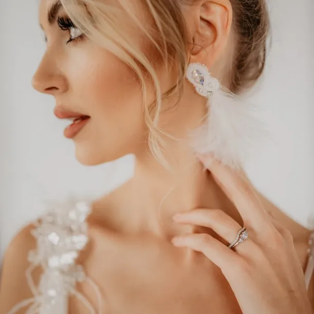 Gold engagement ring with synthetic diamonds MONICA Image