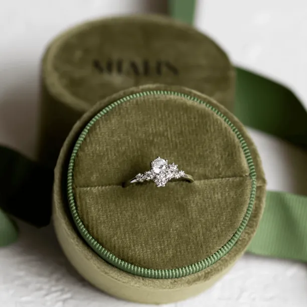 Vintage cluster lab-grown diamond ring LUST Image