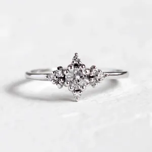 Romantic engagement ring with lab-grown diamonds POMPI