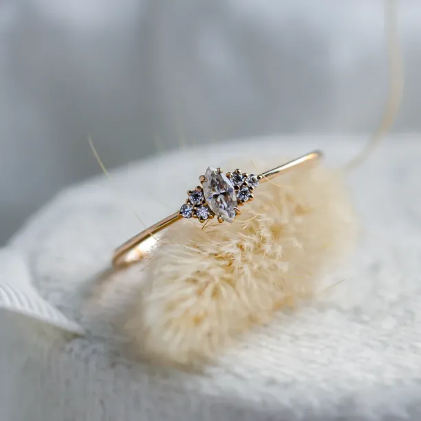 Romantic engagement ring with lab-grown diamonds MILLENIAL Image