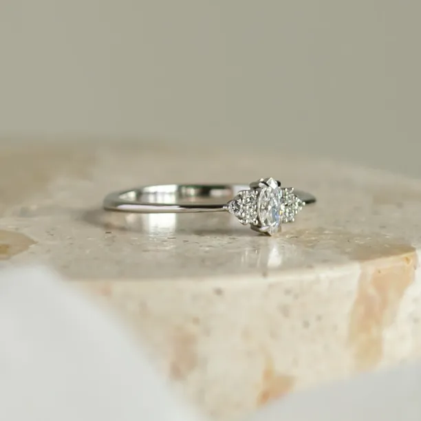 Romantic engagement ring with lab-grown diamonds MILLENIAL Image