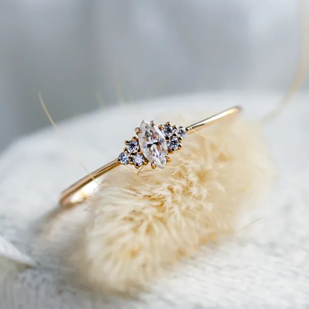 Romantic engagement ring with lab-grown diamonds MILLENIAL Image