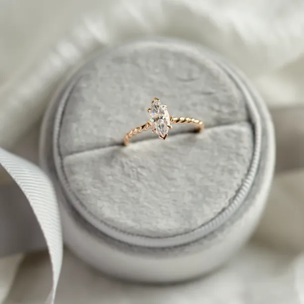 Gold twisted rope ring DAHLIA Image