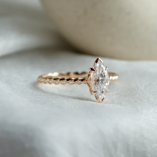 Gold twisted rope ring DAHLIA Image