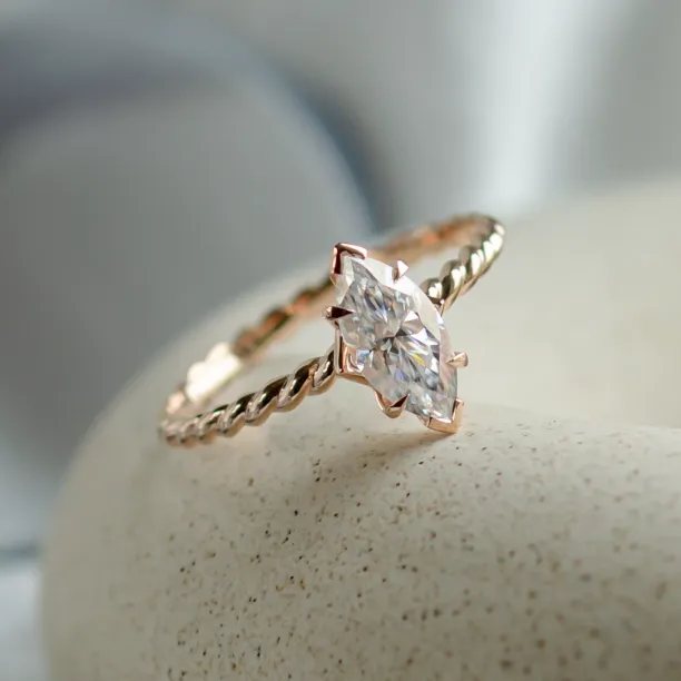 Gold twisted rope ring DAHLIA Image