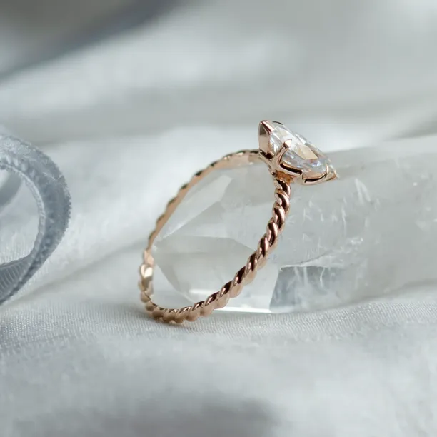 Gold twisted rope ring DAHLIA Image