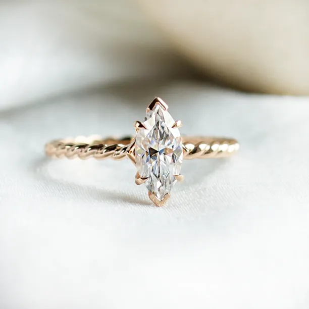 Gold twisted rope ring DAHLIA Image