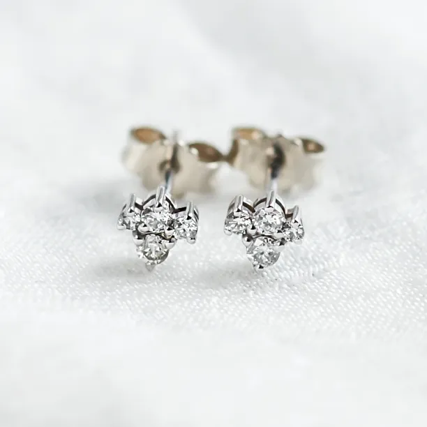Minimalist gold earrings with diamonds in cluster setting STEPH Image