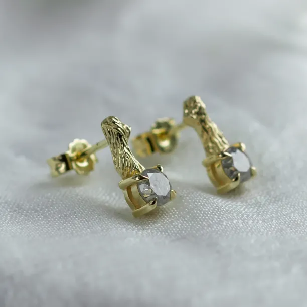 Stud earrings with salt and pepper diamonds and twig element ERNA Image